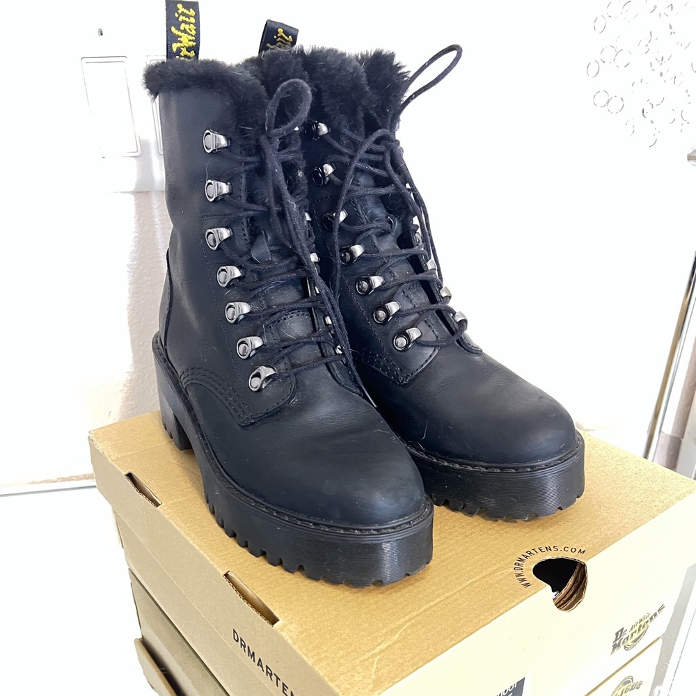 Women’s Dr. Martens Leona Boot Fur Lined US S7